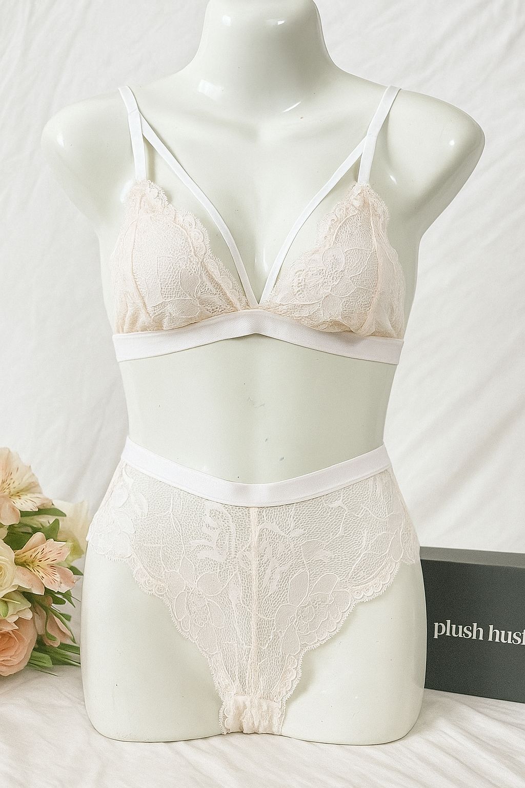 Midnight Bloom – Lace Bralette & Panty Set
